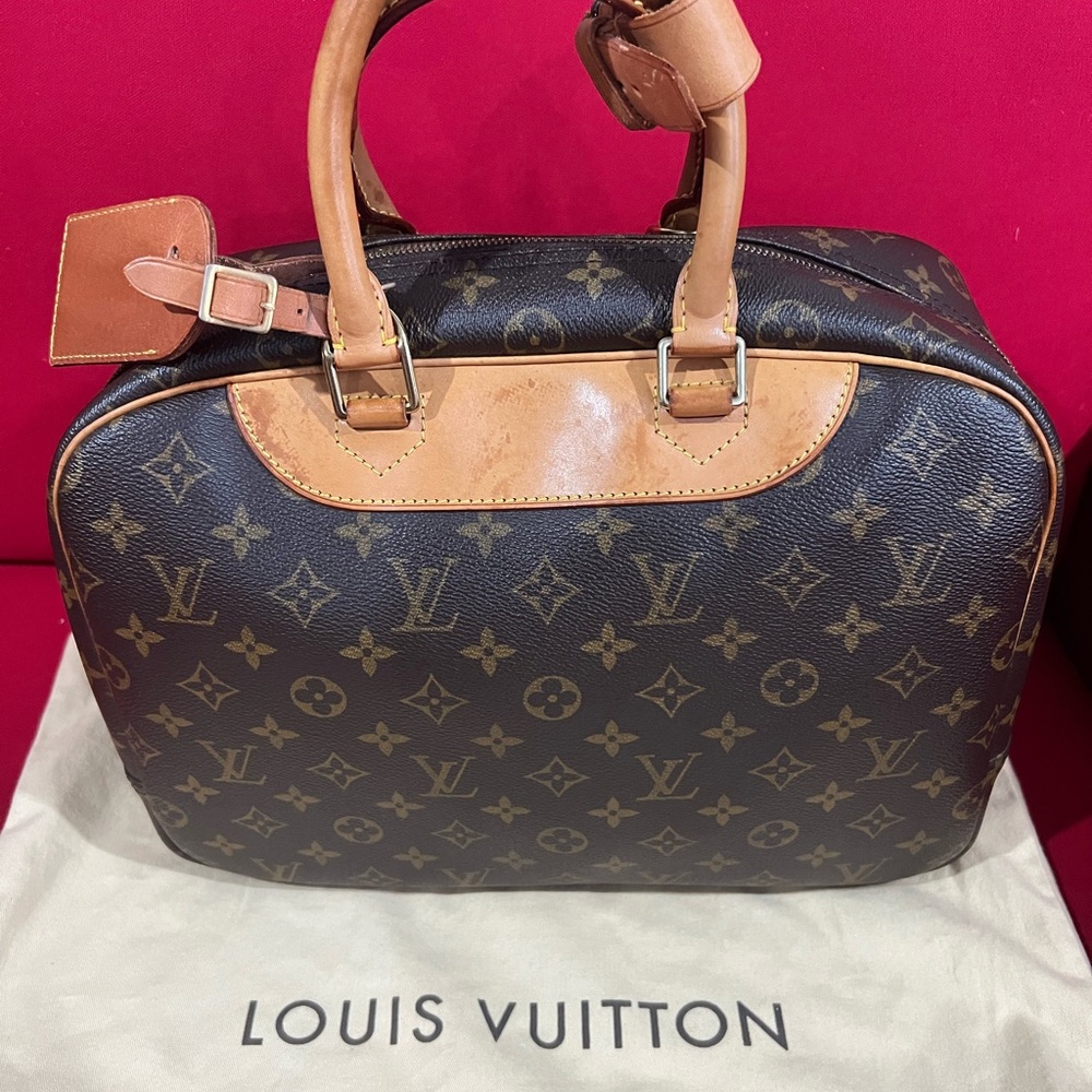 🎉 24 Hour Sale 💯Authentic LOuis Vuitton Monogram Deauville + Free 🎁 - Picture 2 of 16